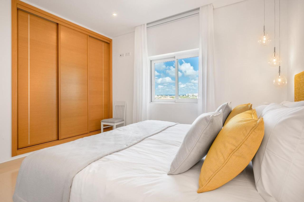 Yellow Beach Ocean View - Porto De Mos Apartment